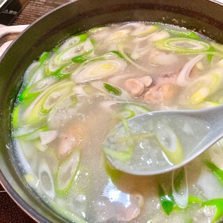 主食として食べる参鶏湯(サムゲタン)